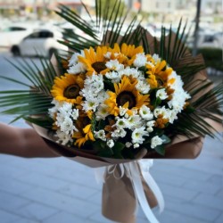 papatyalar-icinde-ay-cicekleri.jpg